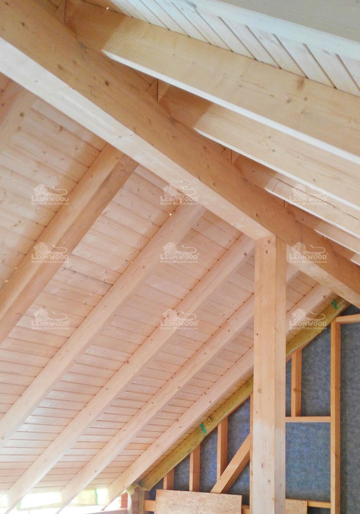 Holz als Konstante - Neues Blockbohlenhaus von LéonWood im Mai 2018