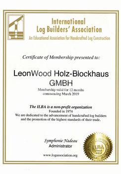 Die International Log Builders Association (ILBA) verleiht LeonWood ihr Zertifikat für original, handgefertigte Naturstamm-Konstruktionen