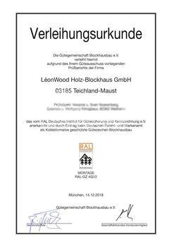 Die Gütegemeinschaft Blockhausbau e.V. verleiht hiermit aufgrund des Ihrem Güteausschuss vorliegenden Prüfberichts der Firma LeonWood Holz-Blockhaus GmbH das vom RAL Deutsches Institut für Gütesicherung und Kennzeichen e.V. anerkannte und durch Eintrag beim Deutschen Patent- und Markenamt als Kollektivmarke geschützte RAL Gütezeichen CO2-senkende Holzbauwerke
