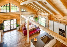 Blockhaus Espoo deluxe von LéonWood mit imposantem Galeriebereich