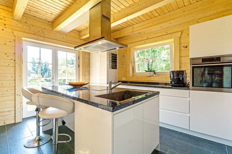 LeonWood-Blockhaus Ontario_06_moderne Kueche