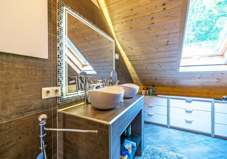 LeonWood-Blockhaus Vienna Woods_11_Badezimmer_rgb