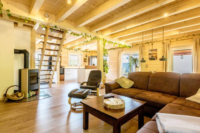 LéonWood-Blockhaus_Aalborg_2302N_08_heimeliges_Interior_RGB