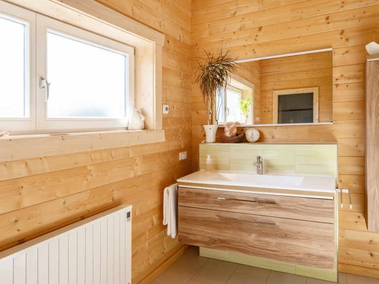 LeonWood-Blockhaus_Flatwood_Green_130_2212SK_12_Badezimmer_RGB