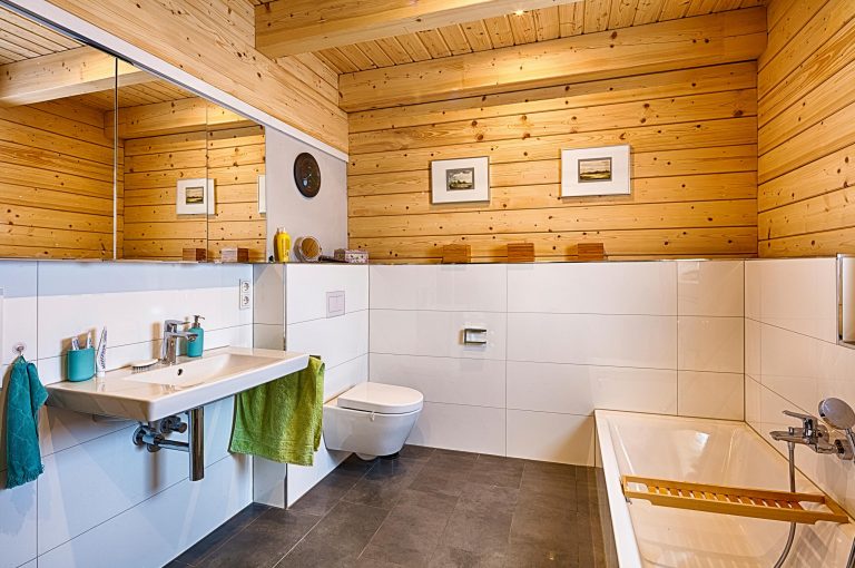 LeonWood-Blockhaus_Lancaster_08_Badezimmer_rgb