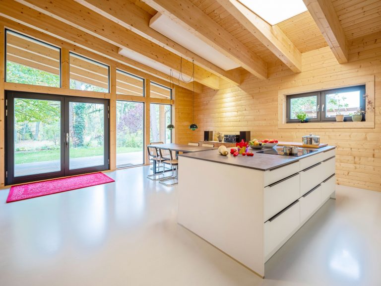 LéonWood-Blockhaus_Nova-Scotia_2412RD_04_lichdurchflutete_Räume_RGB