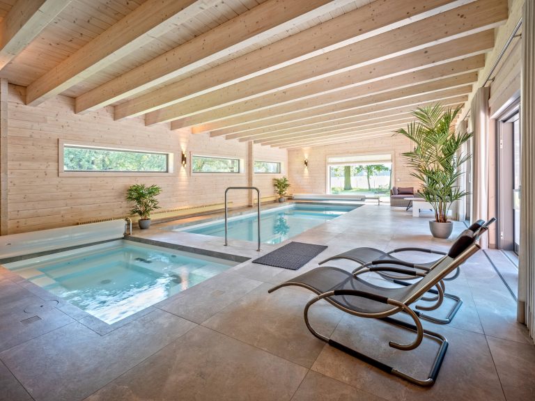 LéonWood-Blockhaus_Residenz_Alexandra_2307G_13_Spa-Anbau_RGB