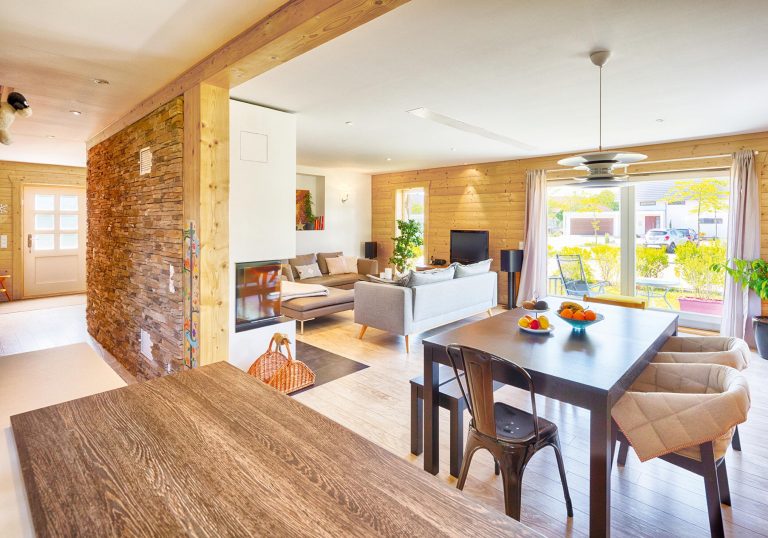 LeonWood-Blockhaus_Scandic_1703WA_06_warmes_Ambiente_rgb