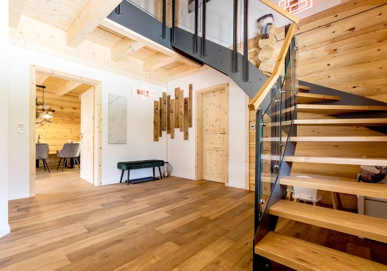 LéonWood-Blockhaus_Scout_2305H_08_Herzlich_Willkommen_RGB