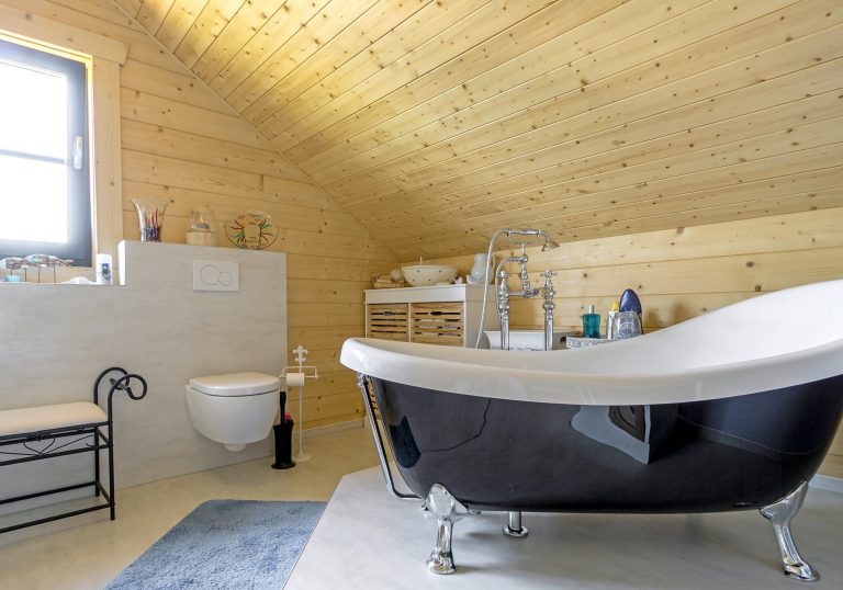 LeonWood-Blockhaus_Spreeblick_1710G_11_freistehende_Wanne_rgb