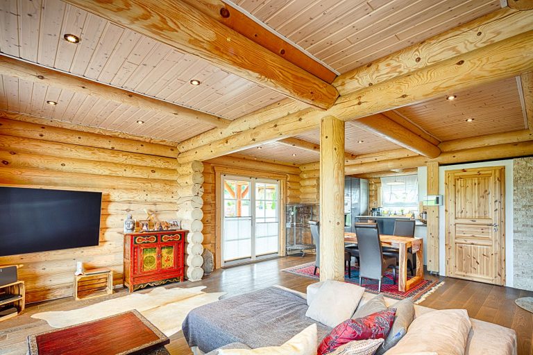 LeonWood_Blockhaus_Elch_2003K_04_Wohnen_Essen_rgb