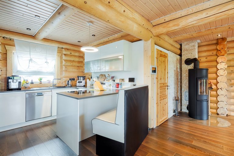 LeonWood_Blockhaus_Elch_2003K_07_Küche_rgb