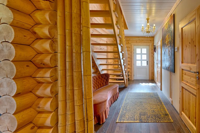 LeonWood_Blockhaus_Elch_2003K_09_Flur