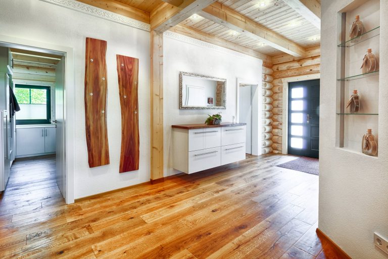 LeonWood_Blockhaus_Espoo-deluxe_1606S_03_Eingangsbereich_rgb