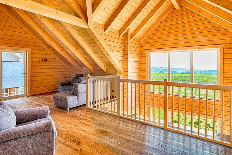 LeonWood_Blockhaus_Feodora_1711L_08_atmosphärischer Ausblick_bb_rgb