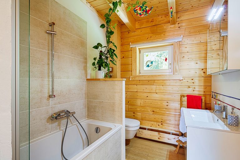 LeonWood_Blockhaus_Flatwood Green 90_1803S_06_Bad_rgb