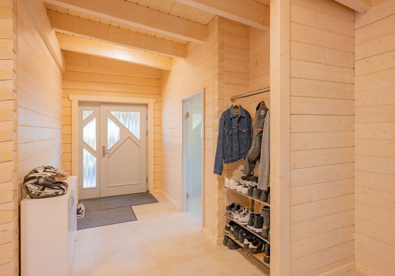 LeonWood_Blockhaus_Vantaa_2206G_10_Hausflur_RGB