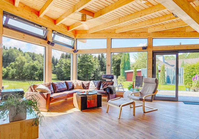 LeonWood_Blockhaus_Westwind_2005K_04_lichtdurchflutetes_Wohnen_rgb