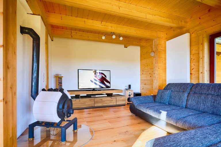 Leonwood_Blockhaus_1710D_Feodora_08_Wohnbereich_bb_V2_rgb