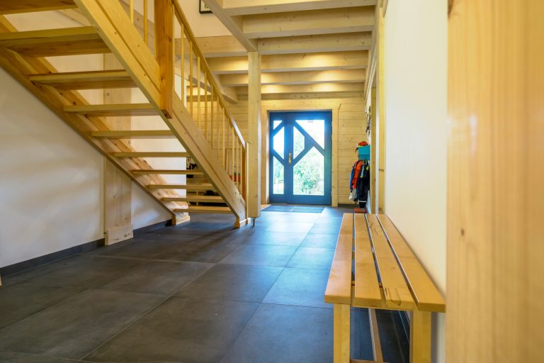 Leonwood_Blockhaus_Lapin-Kulta_1701K_06_Flur_EG_rgb