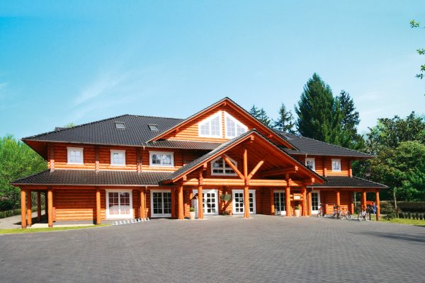 Hotel_LéonWood_Fronansicht_rgb_72