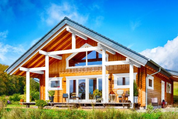 LeonWood-Blockhaus Espoo_01_Außenansicht_rgb