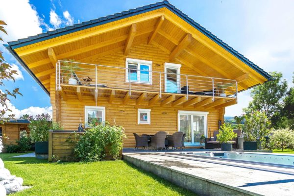 LeonWood-Blockhaus Salzburger Land_02_Balkon und Terrasse_rgb