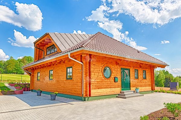 LeonWood-Blockhaus_Alaska_01_Hauptansicht