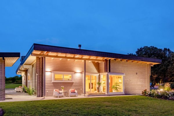 LeonWood-Blockhaus_Flatwood_Green_130_2212SK_14_Abendstimmung_RGB