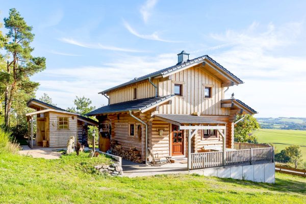 LéonWood-Blockhaus_Husky_2215W_01_Außenaufnahme_RGB