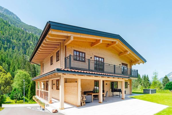 LeonWood-Blockhaus_Villa-Siena_2201F_01_Hauptansicht_RGB