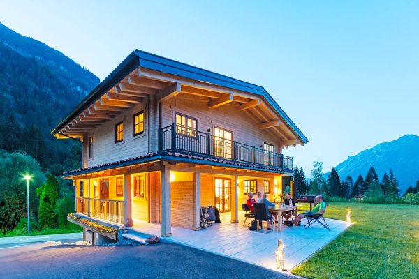 LeonWood-Blockhaus_Villa-Siena_2201F_13_alpenländische_Abendstimmung_RGB