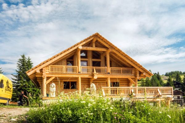 LeonWood-Naturstammhaus_Yukon_River_Geissens_06_rgb