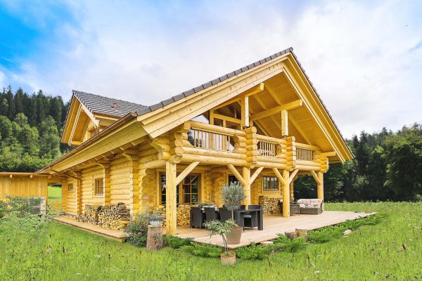 LéonWood-Rundstammhaus Yukon_01_Hauptansicht_rgb