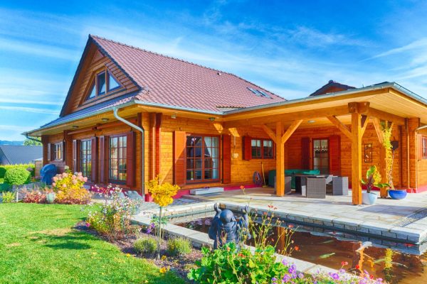 LeonWood_Blockhaus_Canada_10_überdachte Terrasse_rgb