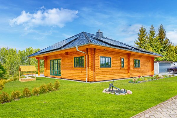 LeonWood_Blockhaus_Finnari_2002K_01_Außenansicht_rgb