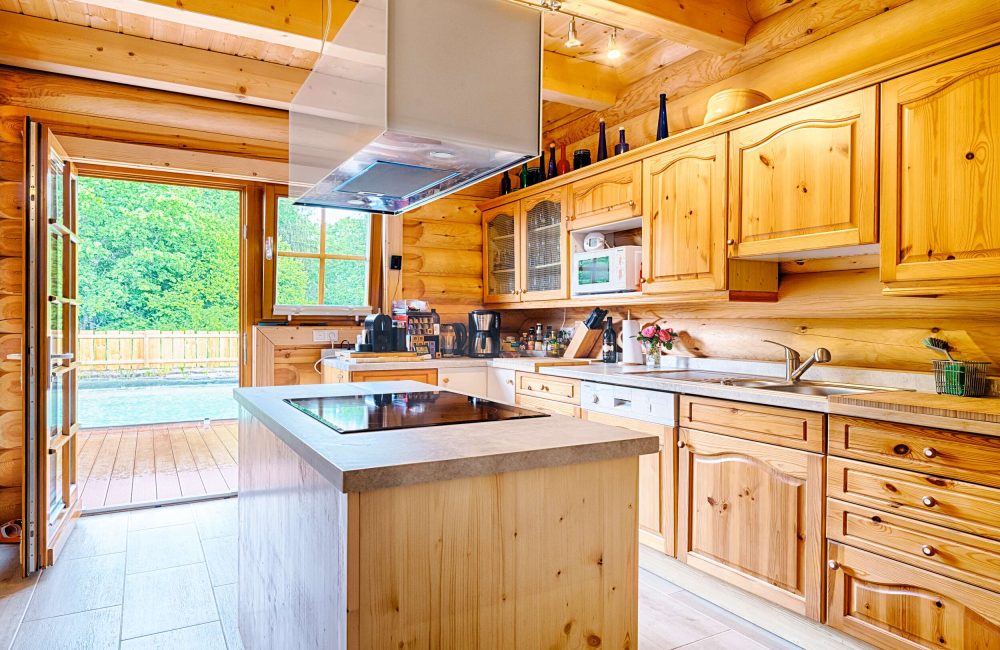 LeonWood_Blockhaus_Karelio_2004H_06_Landhausküche_rgb