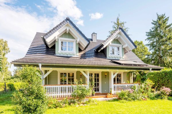 LeonWood_Blockhaus_Minttu_2509S_01_Außenaufnahme_RGB