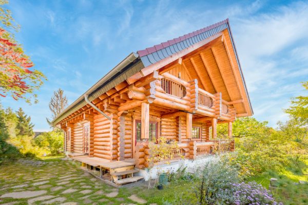 LéonWood_Blockhaus_Scout_2214RH_01_Außenansicht_RGB