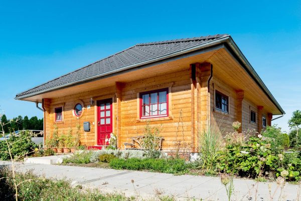 LeonWood_Blockhaus_Victoria_2211U_01_Außenansicht_RGB