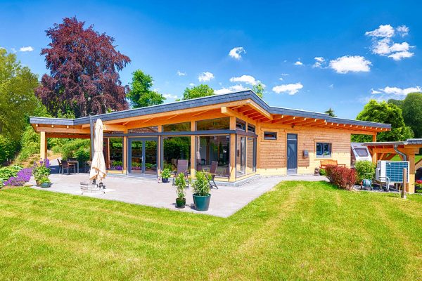 LeonWood_Blockhaus_Westwind_2005K_01_Außenaufnahme_rgb