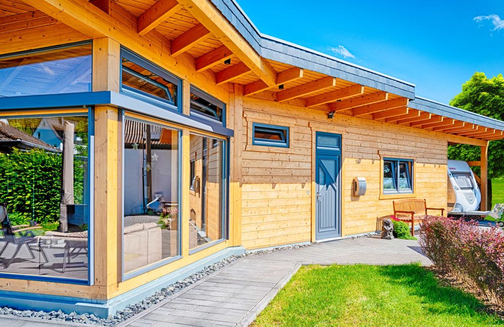 LeonWood_Blockhaus_Westwind_2005K_02_ebenerdiger_Bungalow-Bau