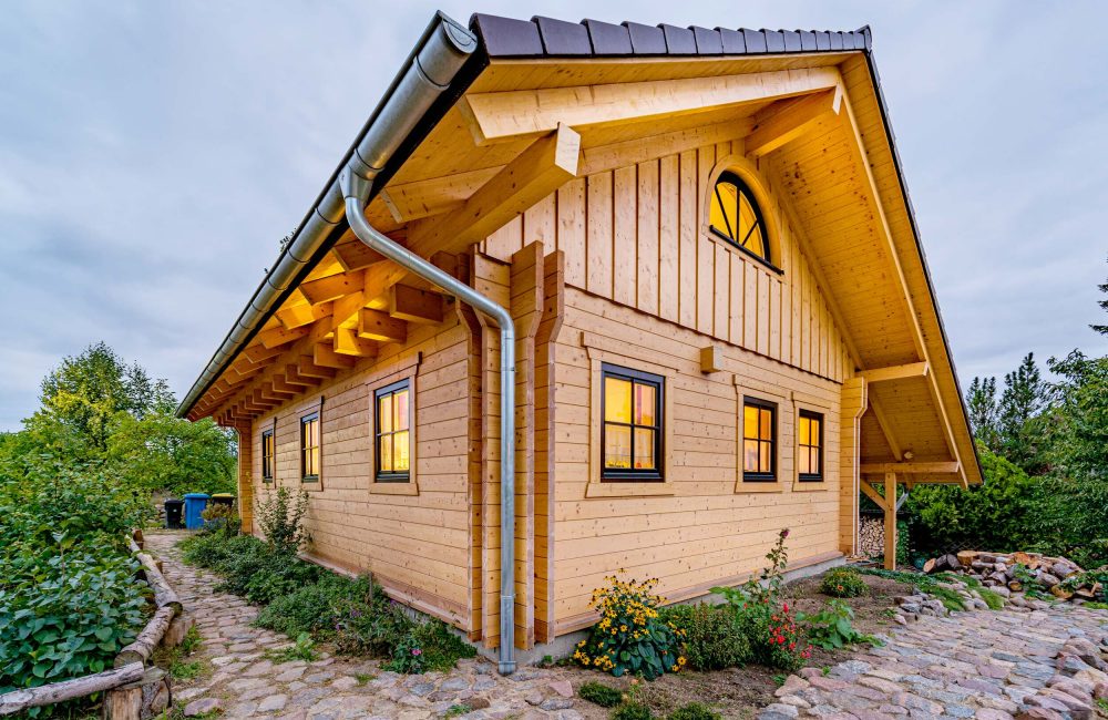 LeonWood_Blockhaus_Wolf_1908B_Zusatz_kompaktes_Holzhaus_RGB