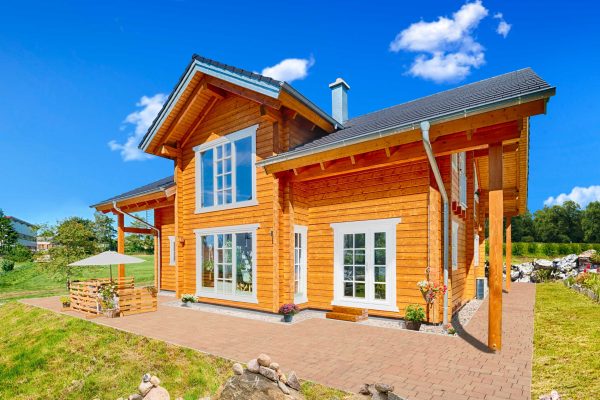 Leonwood_Blockhaus_Leonardo_2007W_01_Hauptansicht_rgb