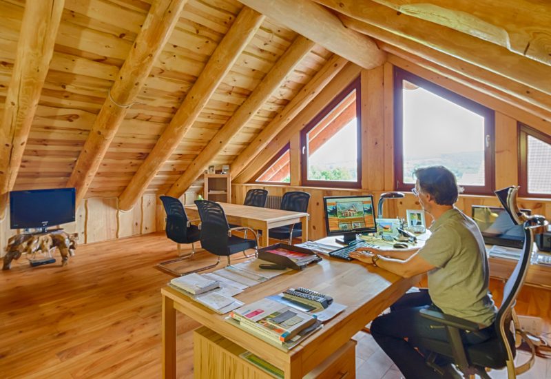 Naturstammhaus Yukon Palace_Koenigsklasse_08_Bueroraeume im OG